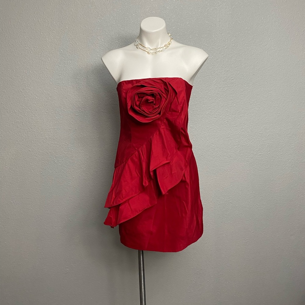 Georgina Chapman.    Strapless dress